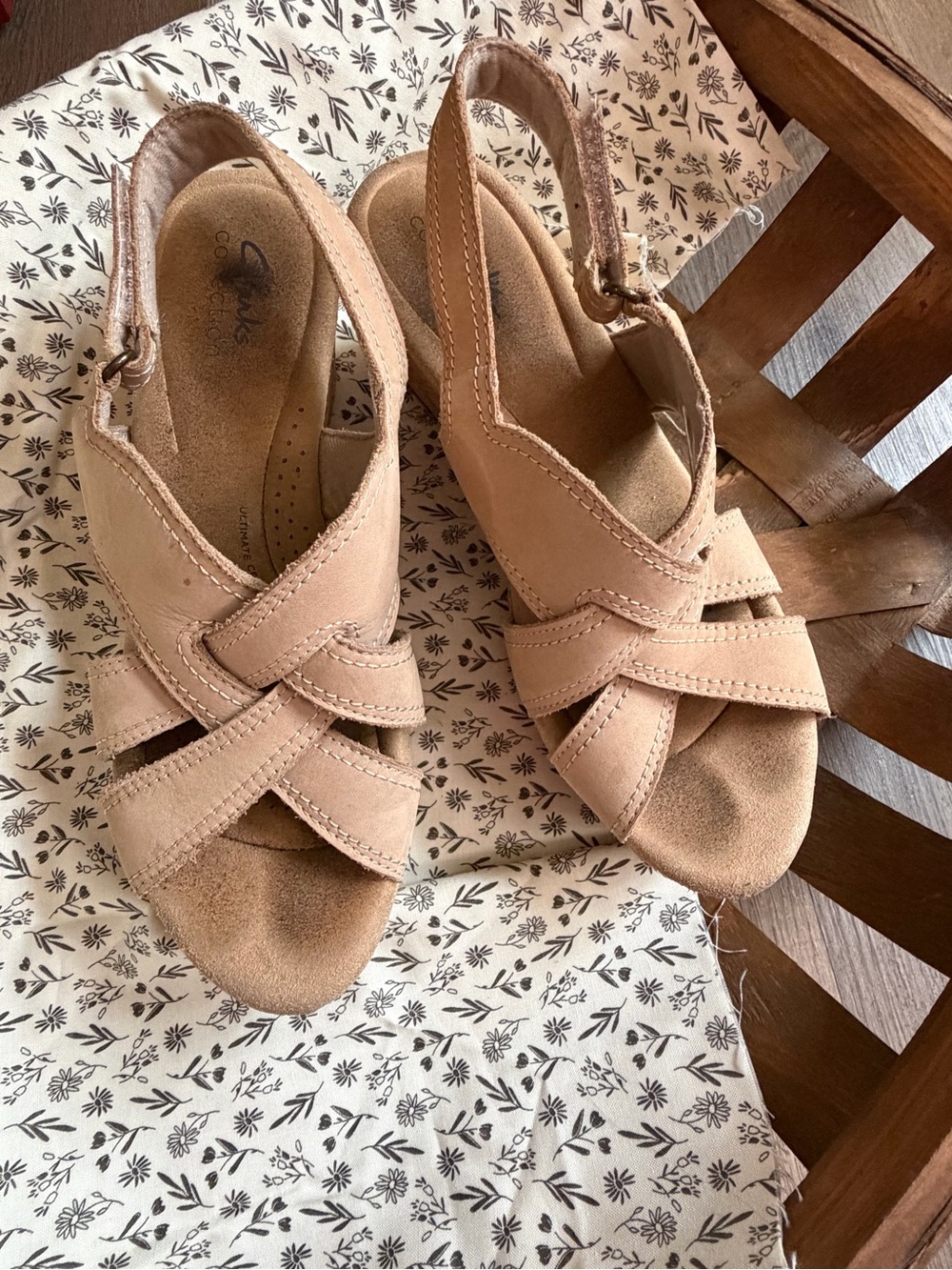 Clarks Women's Tan Crisscross Slingback Sandals